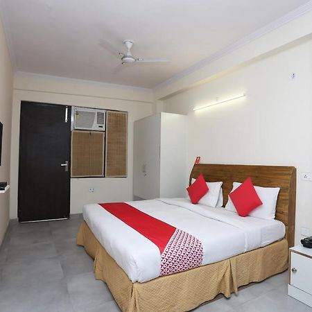 Oyo 28670 Hotel Dev Palace Gurgaon Eksteriør bilde