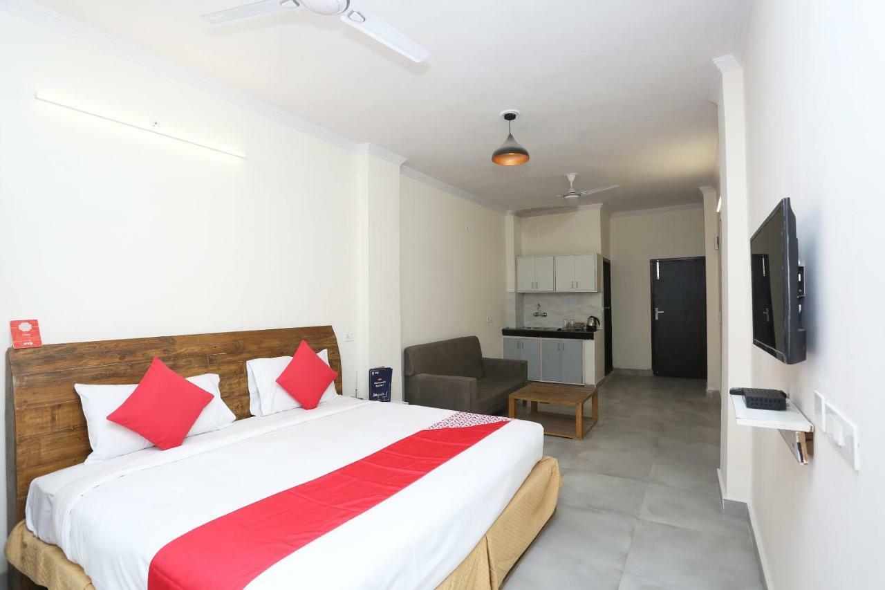Oyo 28670 Hotel Dev Palace Gurgaon Eksteriør bilde